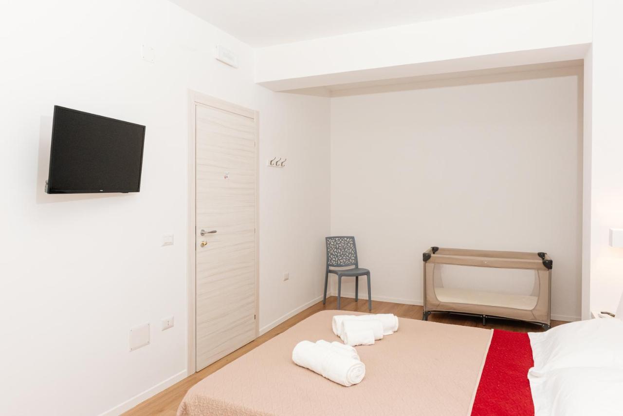 Hotel La Casa Di Ambra Porto Torres Esterno foto